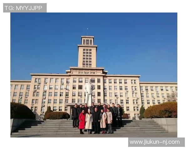 足球明星奔跑姿势的魅力与技巧解析让你领略运动之美与力量