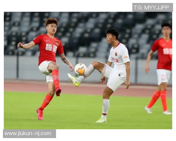 足球明星短裤大jb的时尚风潮与运动魅力全解析