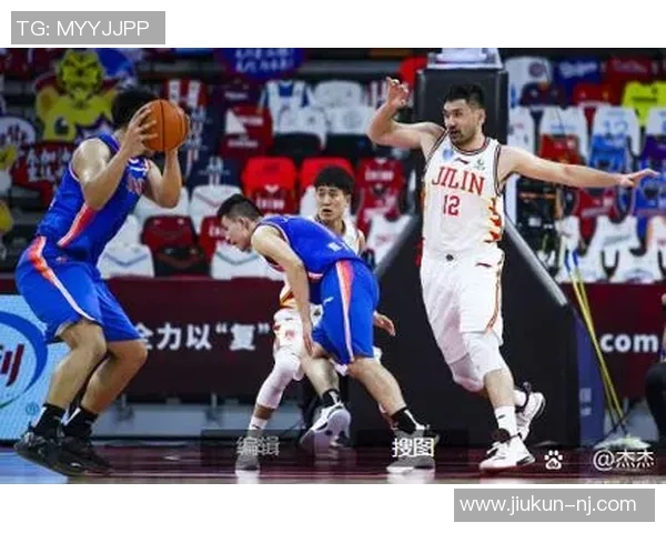 武汉篮球队在世锦赛积分榜上以64分稳居第一名，展现强劲实力