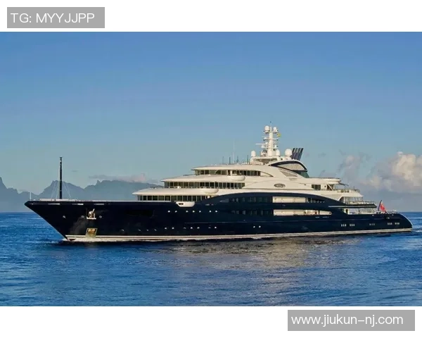 足球巨星的奢华游艇生活揭秘探索他们的海上梦想与豪华体验