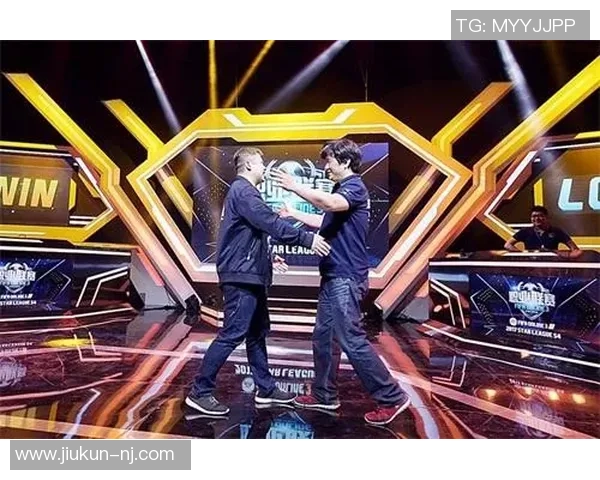 足球明星为成龙配音高清图片展现魅力与激情的完美结合