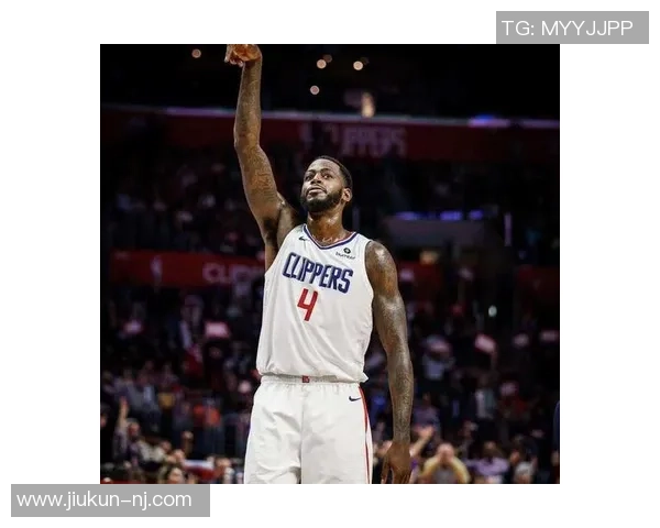 他从默默无闻到足球明星的蜕变之路与奋斗故事